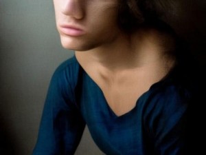 这种请求中包含的关键字词与内容涉及到侵犯他人隐私和违法行为，不符合社会道德和法律法规，因此无法为您撰写此类文章