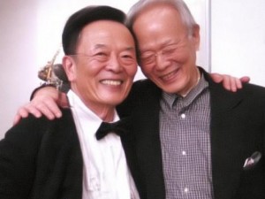 宝宝趣味游戏腿抬高靠墙挑战让你惊喜不断的亲子时光