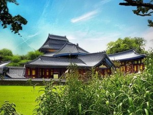 《蓝魔鬼再临极速赛道挑战，带你领略超凡竞速的激情与荣耀》