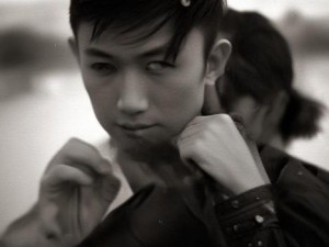 免费三级在线视频真的可以免费观看吗？解析真相并提示风险隐患！揭秘其中的操作与挑战