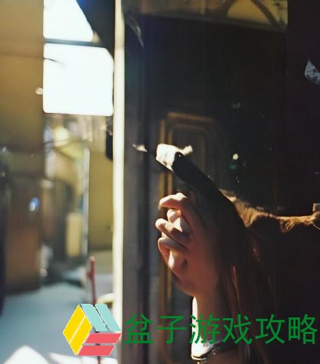 娜英魅力四射的瞬间展现，青春活力与优雅气质的完美融合