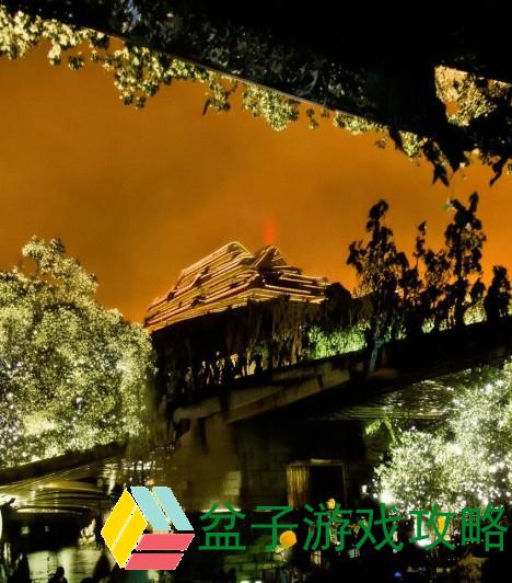 绑定挨草系统后何景的命运转折与成长探索