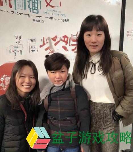 溪水潺潺轻吟细语诉说山间的秘密与岁月的流转