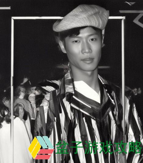 我和妽妽在厨房里的激情区二区;妽妽与我共舞厨房激情时光温馨回忆与美味交织的甜蜜瞬间