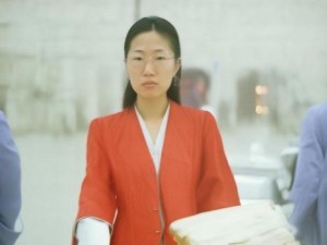 哔哩哔哩情侣热潮来袭，甜蜜互动引发青春共鸣与潮流风尚