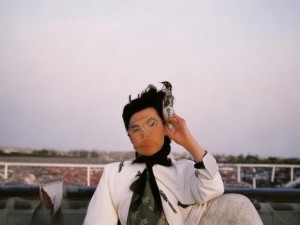 甘雨被盗宝团挤扔事件引发热议 网友纷纷发声共议正义与勇气